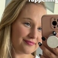 Міа Софі Оголені