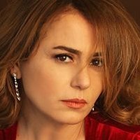 Назан Кирилмиш Оголені