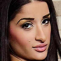 Пріті У Оголені