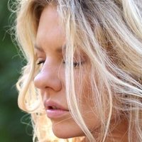 Ребекка Армстронг Оголені