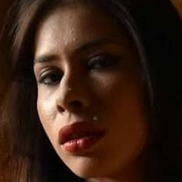 Сафіра Анджадошдес Оголені