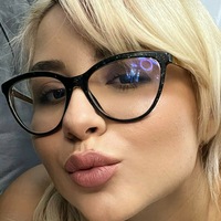 Селена Ерін Оголені