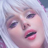 Широгане-Сама Тред у соціальних мережах Оголені