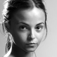 Сіссі Тумасі Оголені