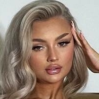 Софія Дельгадо Оголені
