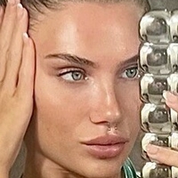 Софі Ніколь Оголені