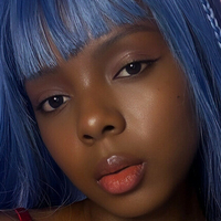 Суккі Т Оголені