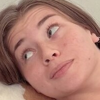 Сідні Тейлор Оголені