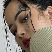 Уна Кейкс Оголені