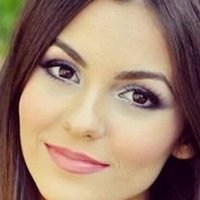 Вікторія Вега Оголені