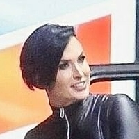 Захра Еліс Оголені